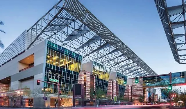 Couples Getaway Highrise Dwntown Phx Skyline Views Apartment *